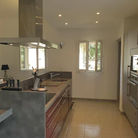 Salute 6 Pers 5 Min En Voiture